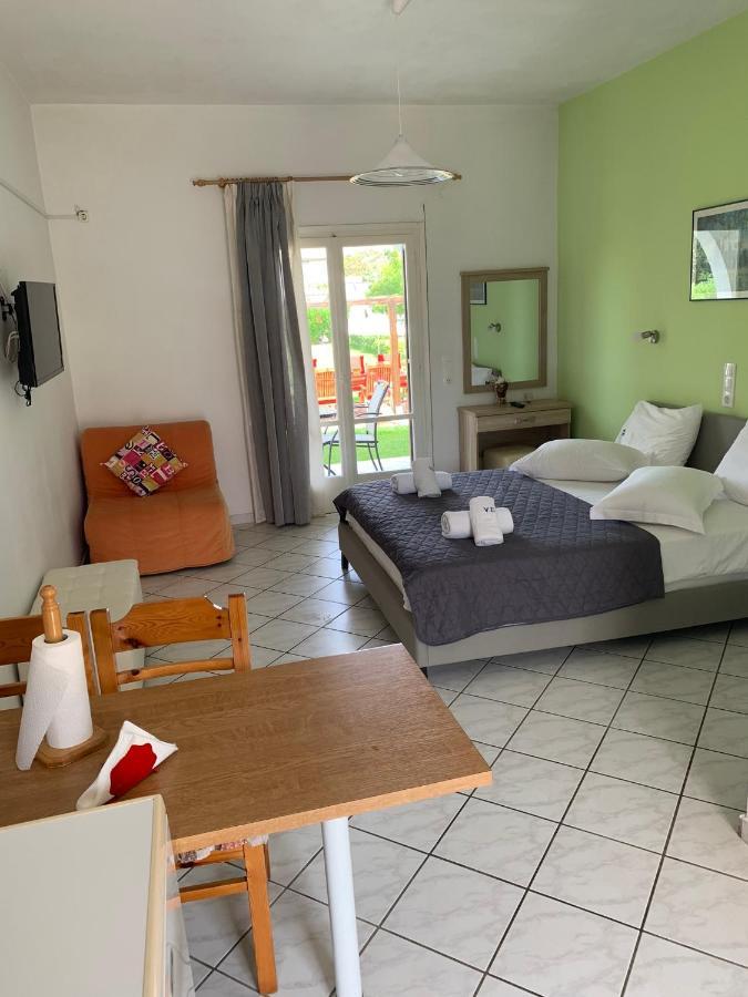 Eleftheria Studios And Apartments Akharavi Extérieur photo
