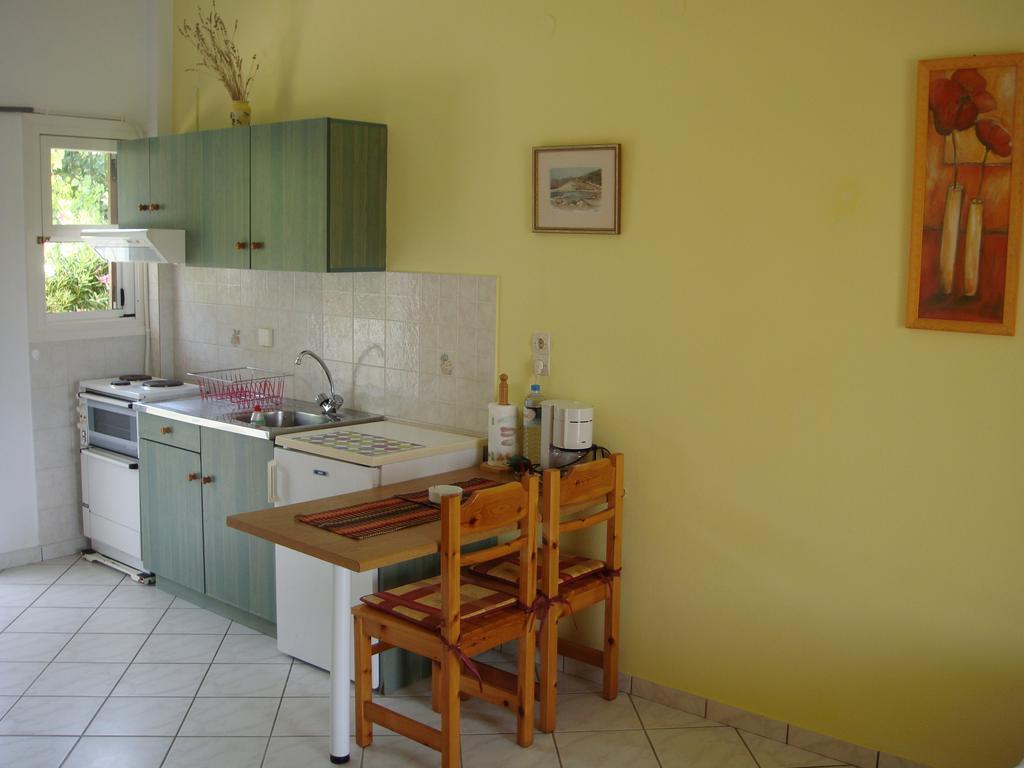 Eleftheria Studios And Apartments Akharavi Chambre photo